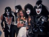 Star Stowe pictured with Gene Simmons and KISS (Image via Musicoholic)